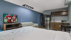 HomeTowne Studios by Red Roof and Conference Center Chicago - N Aurora Naperville